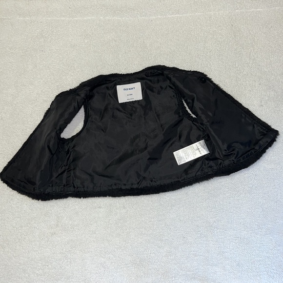 FUR VEST | OLD NAVY 🖤 - Picture 3 of 4